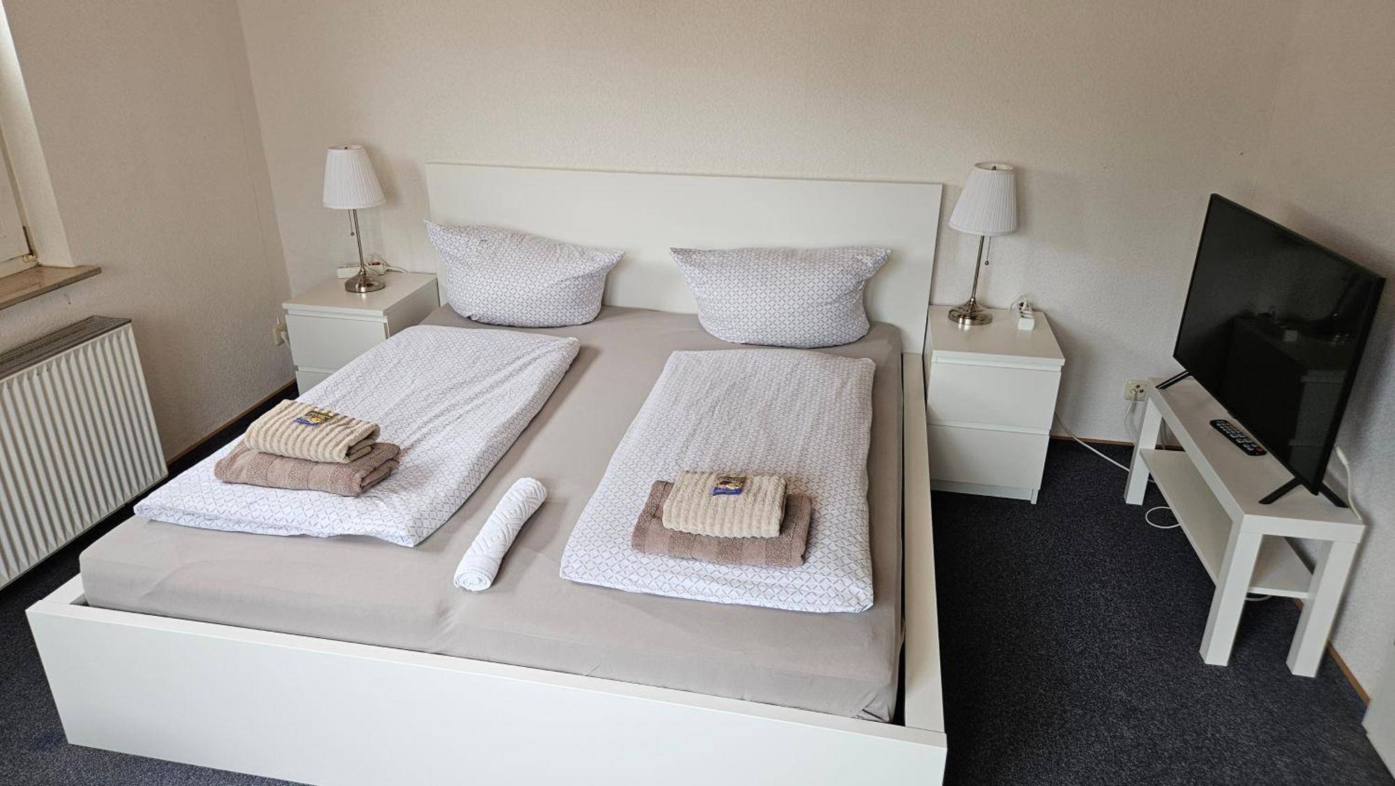 Hotel Dorfkrug Buesum - Guenstige Altbauzimmer Am Oland Zewnętrze zdjęcie