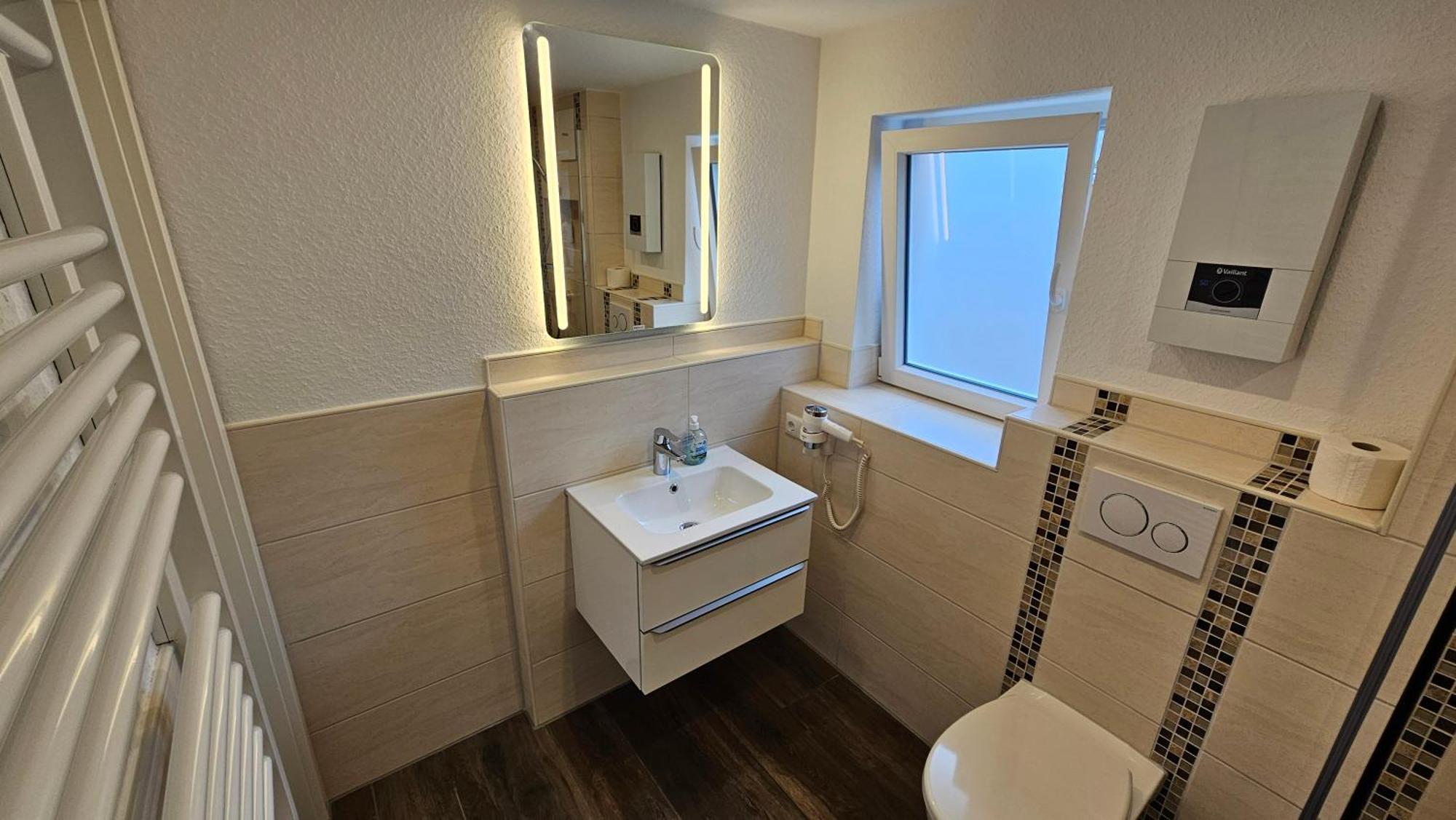 Hotel Dorfkrug Buesum - Guenstige Altbauzimmer Am Oland Zewnętrze zdjęcie