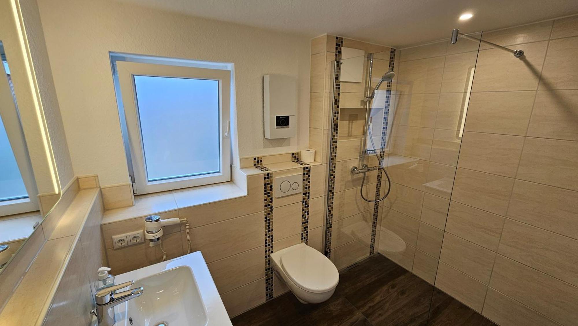 Hotel Dorfkrug Buesum - Guenstige Altbauzimmer Am Oland Zewnętrze zdjęcie