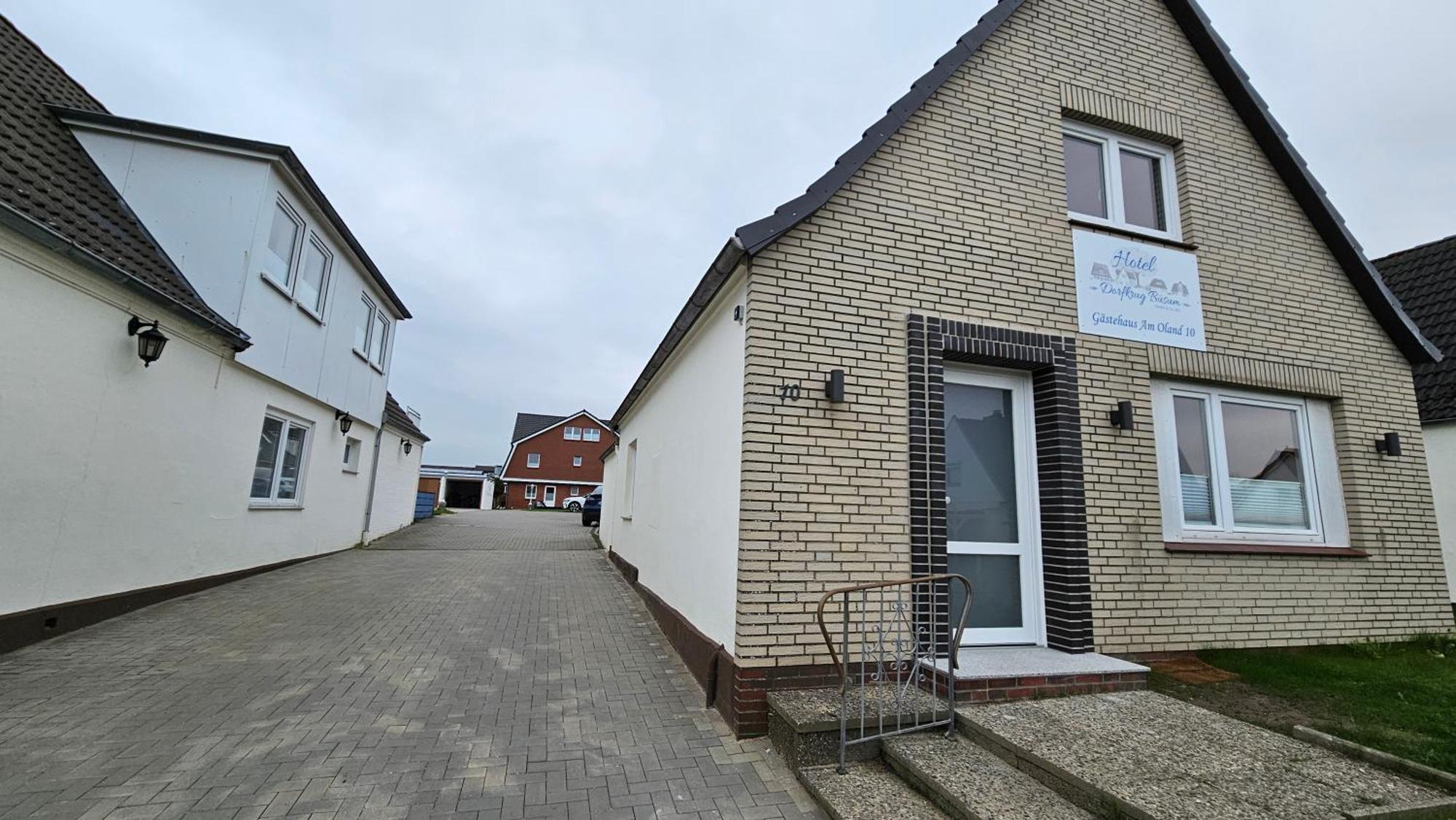 Hotel Dorfkrug Buesum - Guenstige Altbauzimmer Am Oland Zewnętrze zdjęcie