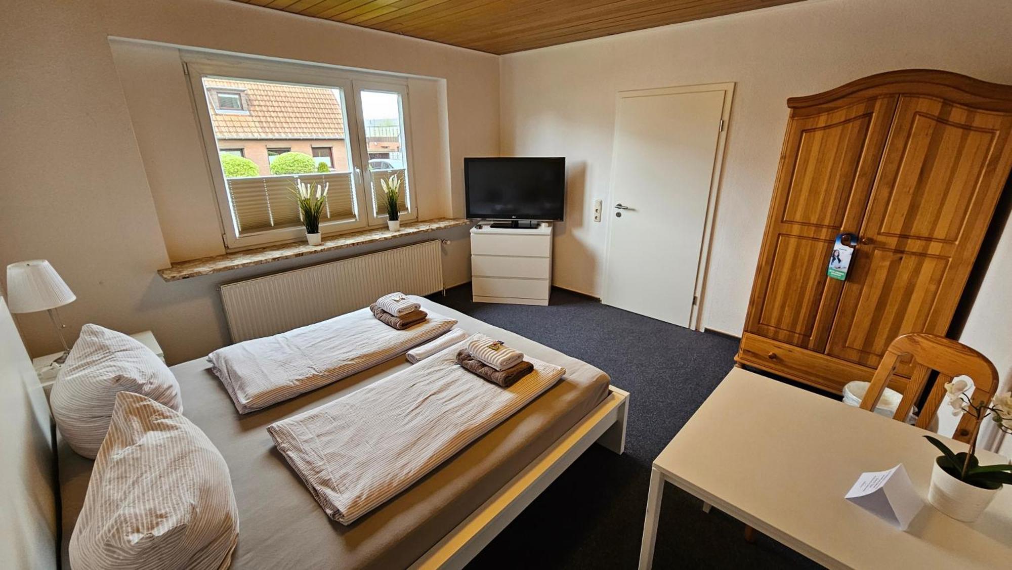 Hotel Dorfkrug Buesum - Guenstige Altbauzimmer Am Oland Pokój zdjęcie
