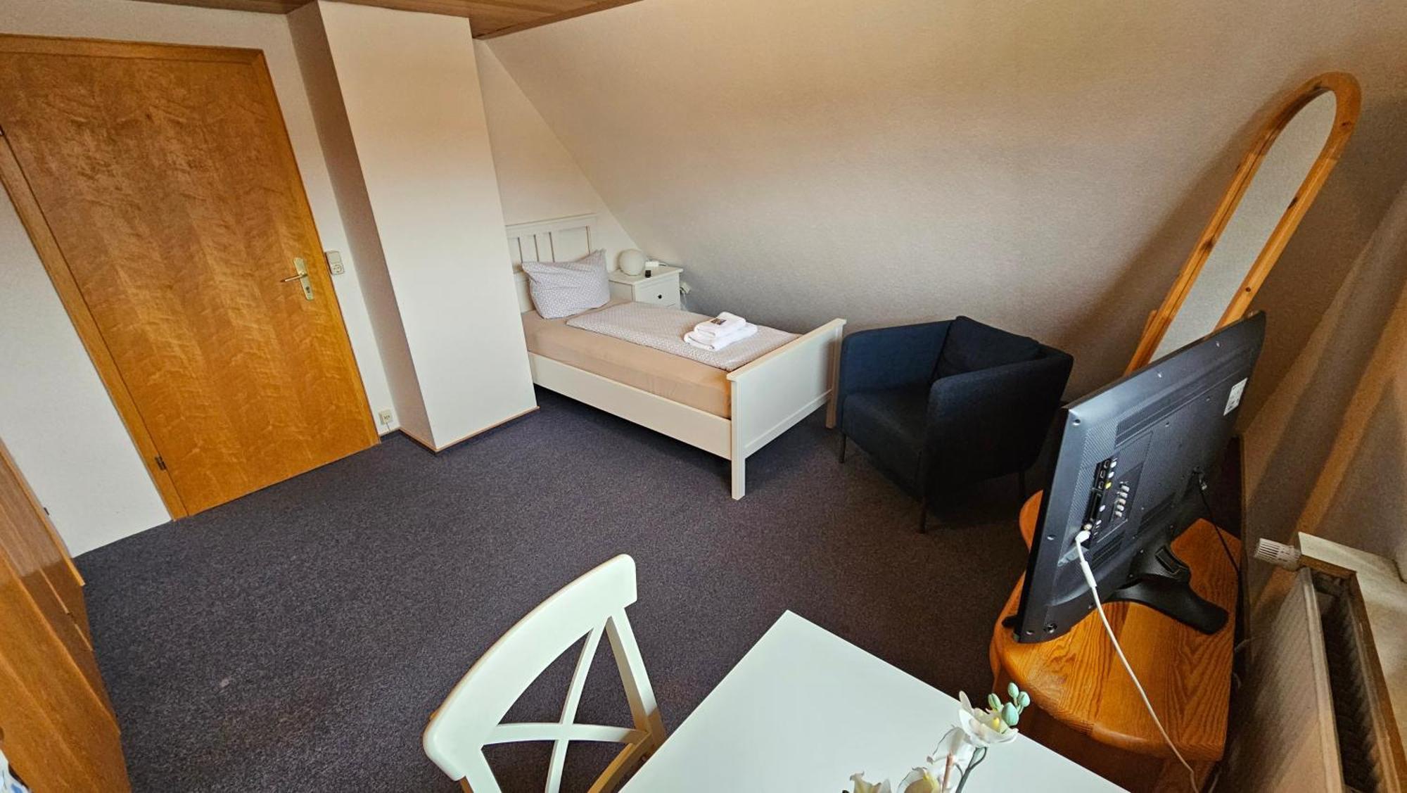 Hotel Dorfkrug Buesum - Guenstige Altbauzimmer Am Oland Pokój zdjęcie